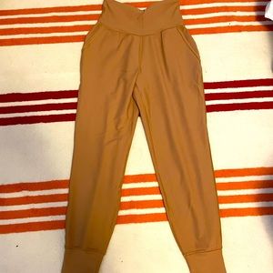 NWOT Old Navy Bronze High Waisted Yoga Joggers Size Small